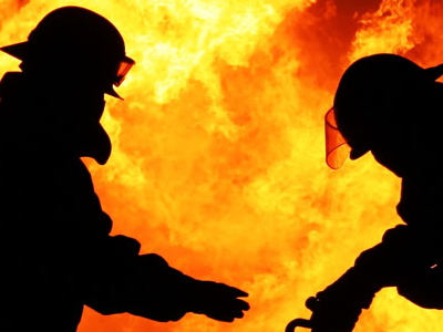 保定消防工程公司告訴您：大型商場(chǎng)突遇火災(zāi)，我們?cè)趺醋觯? title=